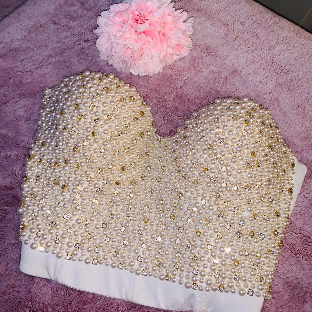 White crop top with diamonds 💎